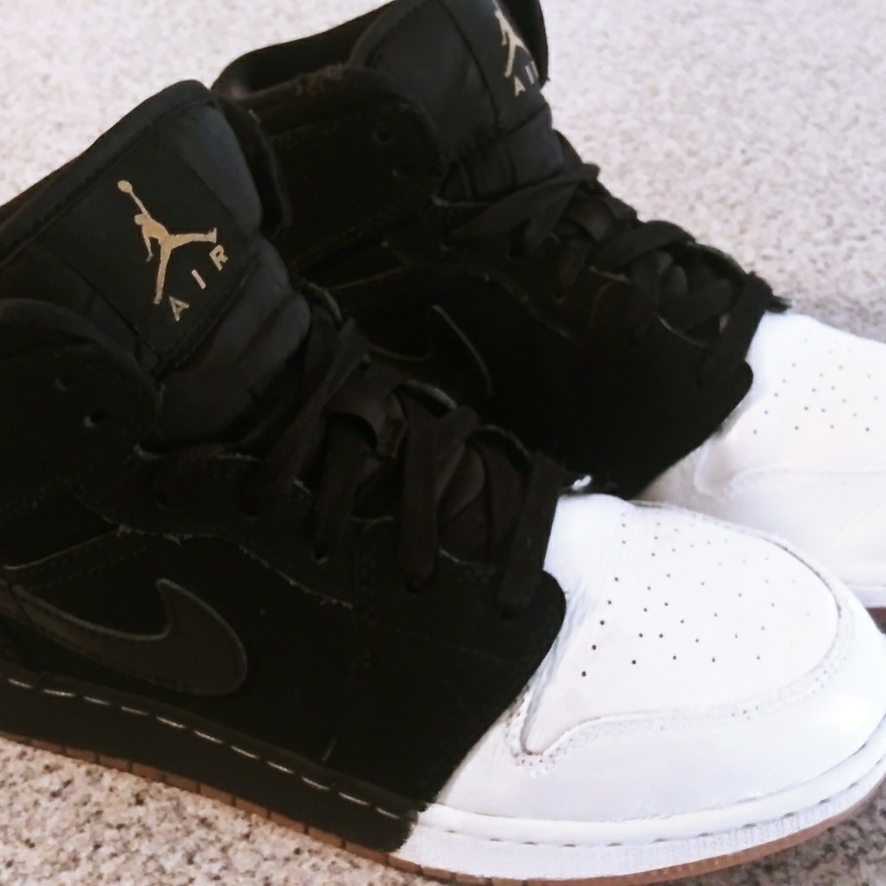SOLD Nike Jordan 1 Matalic Gold/ BLK. Mid - Picture 1 of 7